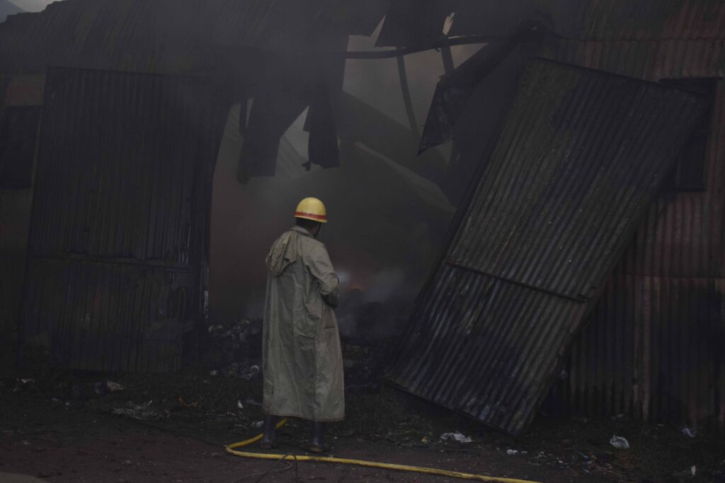 The Lone Fighter- Garden Reach FCI Warehouse in Kolkata, West Bengal, India. Photo by Sabyasachi Bandyopadhyay, September 11, 2021.