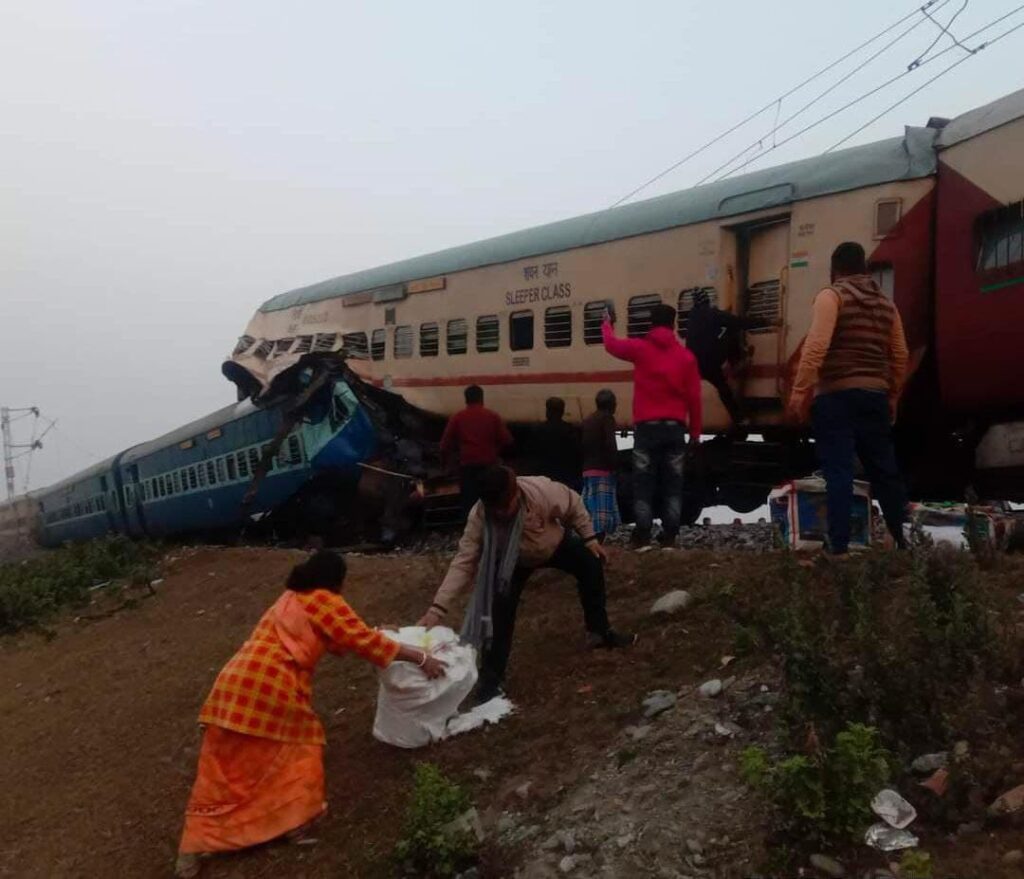 Guwahati-bound train derails, 9 killed