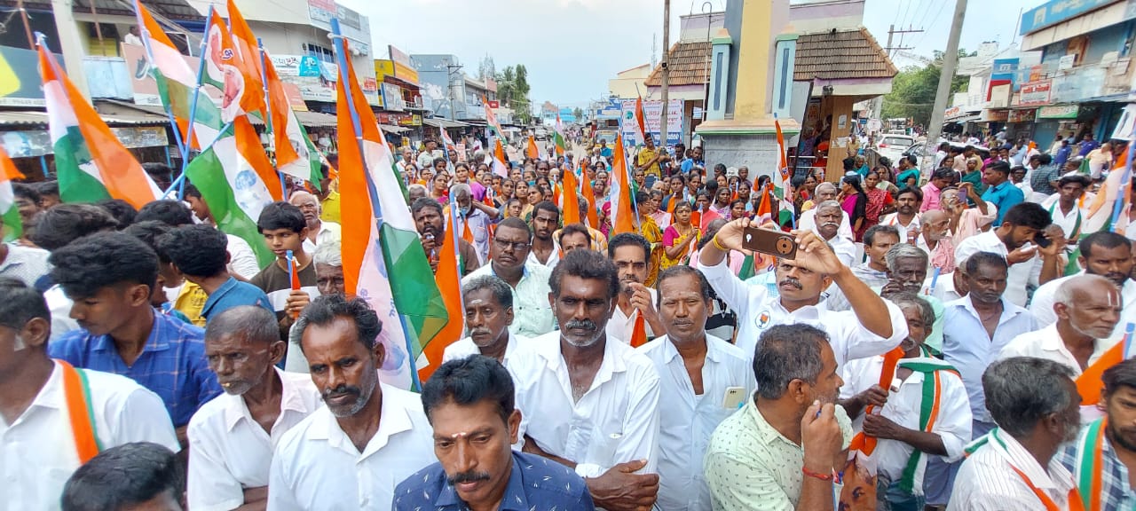 Large turnout for a campaign in support of BJP and National Democratic Alliance (NDA) headed by it. Photo by: S Vishnu Sharmaa